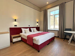 Отель Невский 111 Санкт-Петербург Полулюкс с панорамным видом и окном в ванной-2