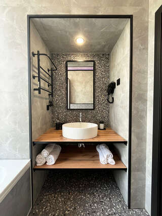 Отель Невский 111 Санкт-Петербург Полулюкс с панорамным видом и окном в ванной-14