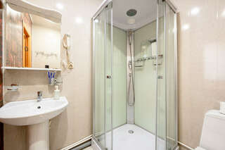 Отель Невский 111 Санкт-Петербург Стандартный трехместный номер-13