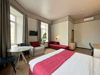 Отель Невский 111 Санкт-Петербург Полулюкс с панорамным видом и окном в ванной-4