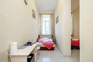 Отель Невский 111 Санкт-Петербург Стандартный трехместный номер-12